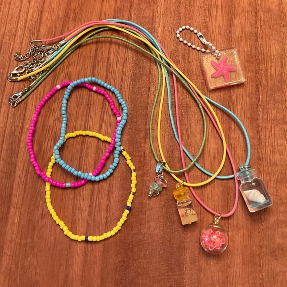 Cute lot of jewelry and keychain! - Picture 1 of 4